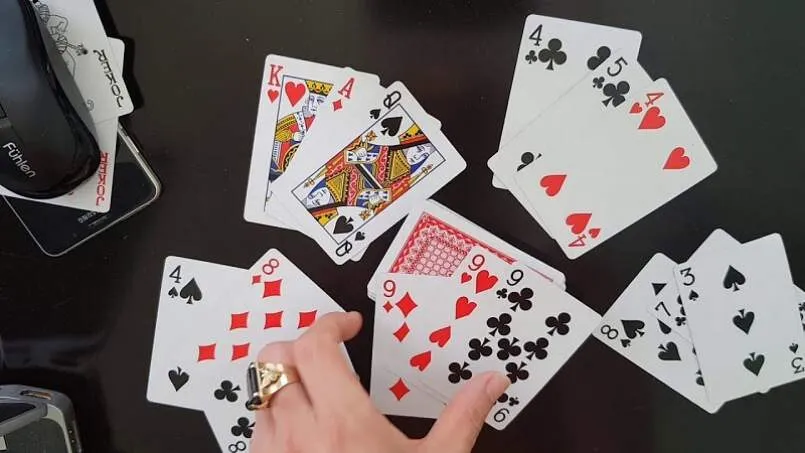 Cách tính chi trong binh xập xám cực kì chi tiết và dễ hiểu Các lá bài sau khi đã được người chơi sắp xếp